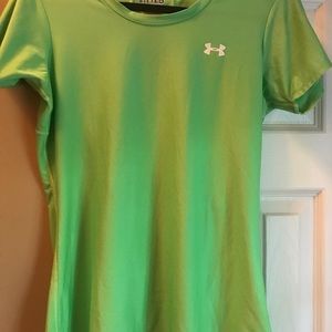 Under Armour Women’s Green Heatgear Shirt size L. 
Bin 60